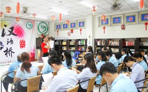 曼松德孔子学院开考YCT千余名泰国考生同场大比拼