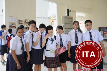 新加坡华族学生过去10年升学率升 母语及格率下滑 