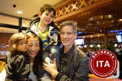 中国侨网图为乔治·霍夫曼一家人。 受访者供图 千龙网发
