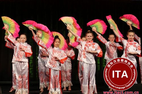 学生和中文助教还表演了精彩的节目奥克兰孔子学院
