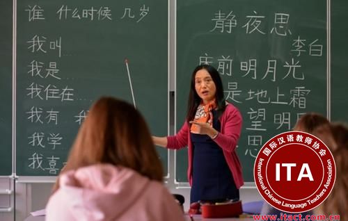 中国侨网卢森堡一所学校的学生正在学习中文。（图片来源：法新社）