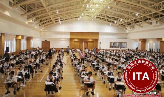 2017年度第三次印尼汉语考试12月3日在雅加达、普禾格多、玛琅三地落幕。今年全年共有15627人考生参加印尼全国汉语考试，考生人数创下历年新高。图为雅加达-HSK3级考试现场。 <a target=
