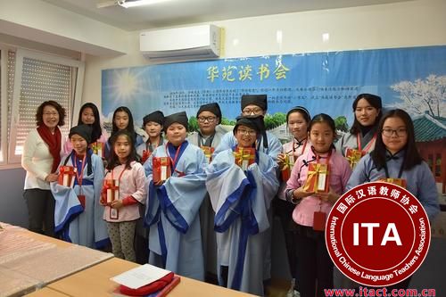 中国侨网西班牙马德里华苑中文学校举办了首届“华苑读书会”。（西班牙《欧华报》）