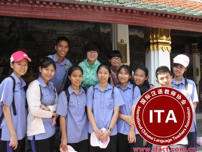泰国大城府忠书兰女子中学招聘汉语教师2~3名 要求：对外汉语相关专业，或有相关工作经验者优先。需认真负责有耐心，普通话标准流利。会泰语或者英语流利者优先。 待遇：发放11个月的工资，每月25000~28000泰铢，视具体的教学水平来定。包工作签证的费用。